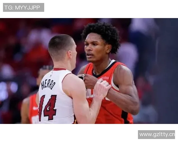 官方通报火箭遭遇罚款处罚并有球员被停赛引发广泛关注 官方通报火箭遭遇罚款处罚并有球员被停赛引发广泛关注