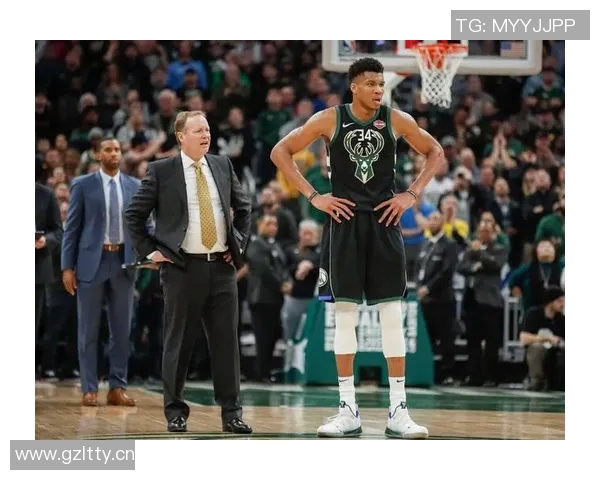 字母哥赛场行为引发球迷热议 球迷纷纷表达激烈意见