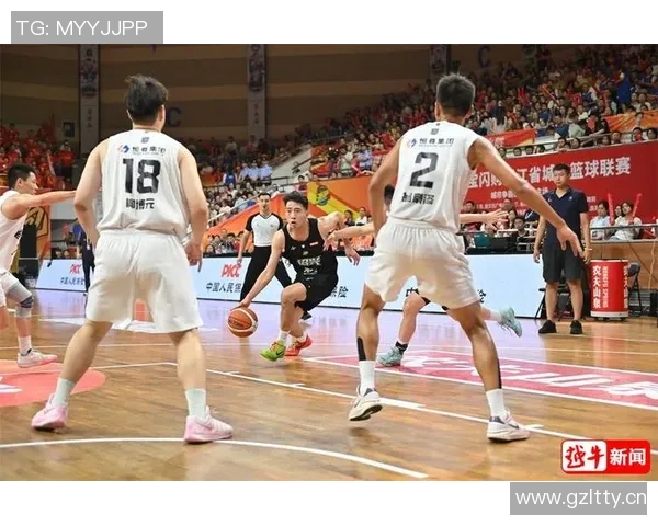 篮球赛中惊现绝平三分,全场沸腾 篮球赛中惊现绝平三分,全场沸腾